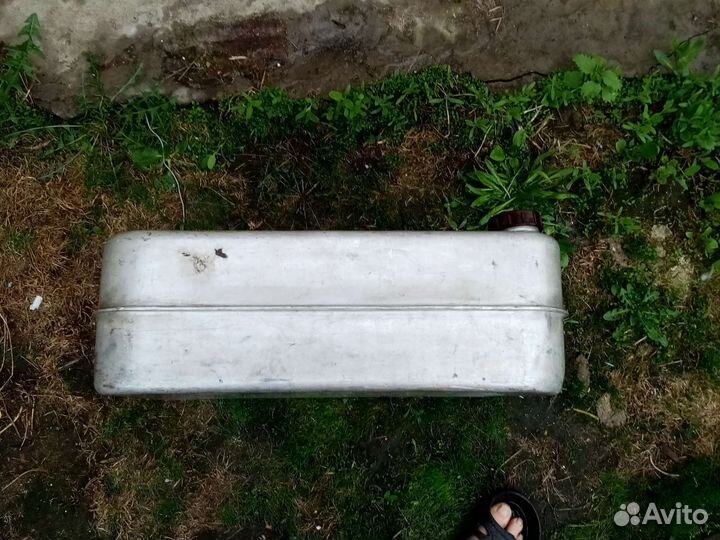 Канистра для бензина металлическая