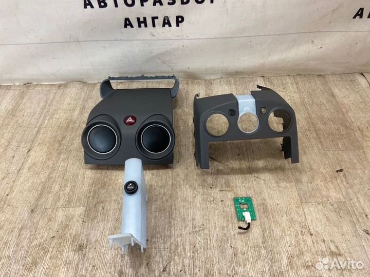 Накладка центральной консоли Mitsubishi Colt Z32A