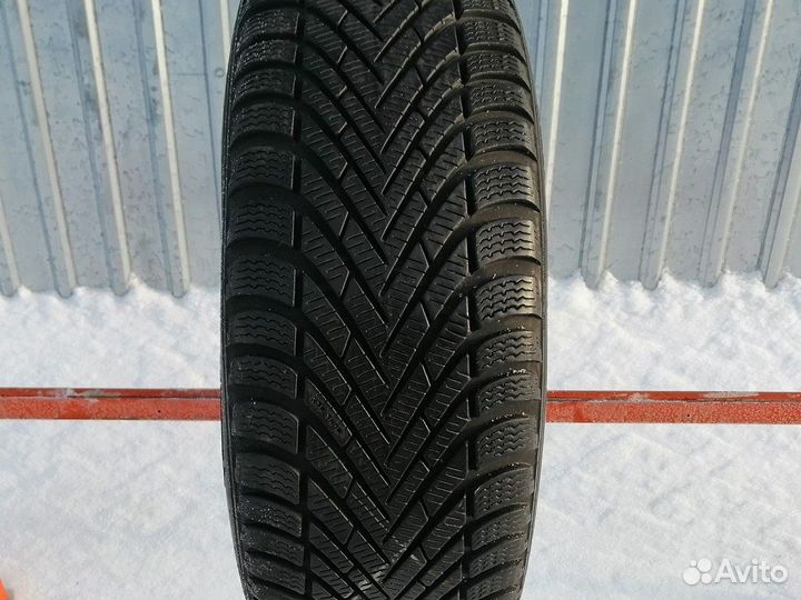 Pirelli Winter Cinturato 215/50 R17
