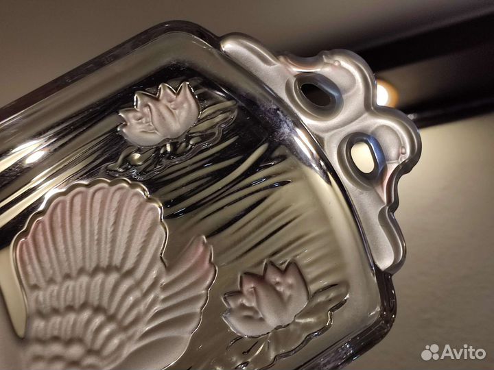 Винтажное блюдо лебеди