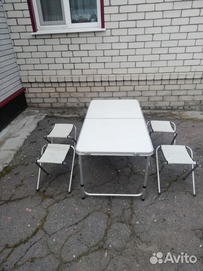 Стол складной со стульями