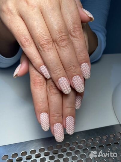 Мастер маникюра(1500/1700) и педикюра(1500/1700)