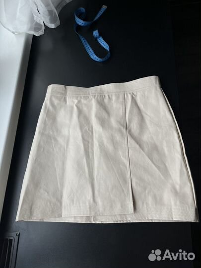Юбка кожаная бежевая/белая М (46 рр)