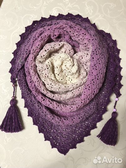 Платок вязаный бактус
