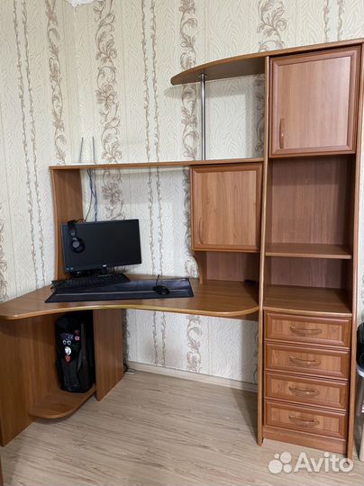 Компьютерный стол