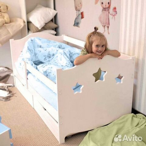 Кроватка с бортиком от 2х лет из натурального дере