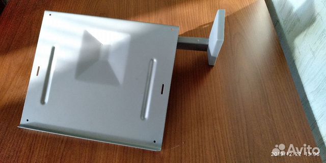 Настенная подставка для телевизора