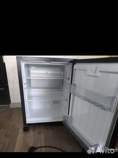 Холодильник маленький бу