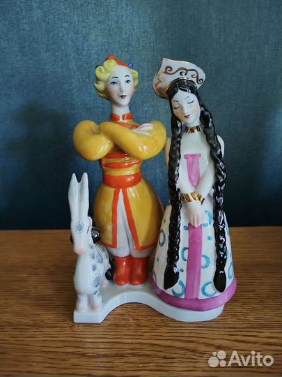 Фарфоровая статуэтка