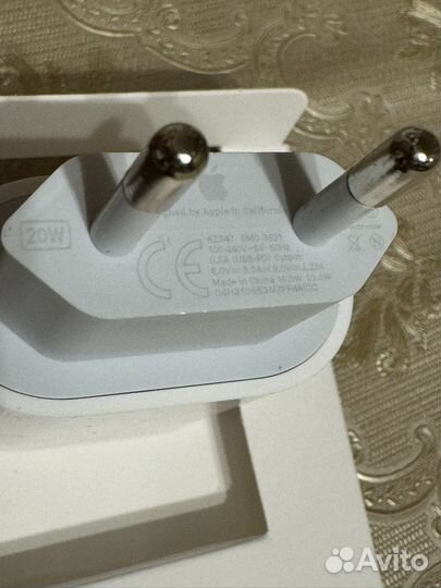 Зарядное устройство Apple 20W USB-C Power Adapter