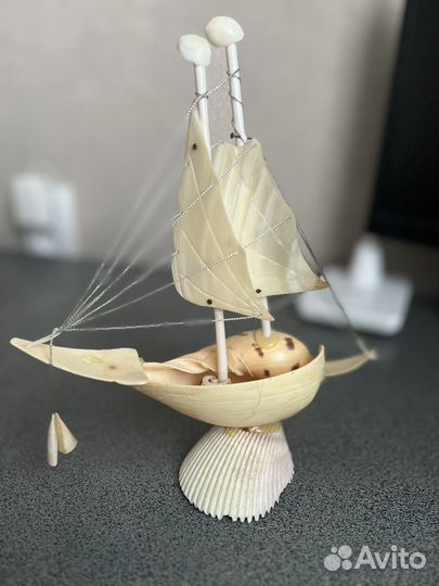 Статуэтка из ракушек