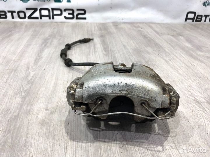 Суппорт тормозной передний правый Ford Focus 2