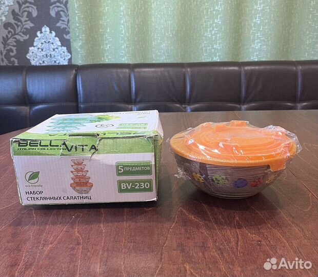 Набор новых стеклянных салатников с крышкой