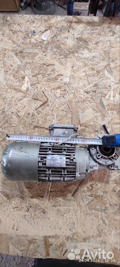 Двигатель с редуктором для откатных ворот