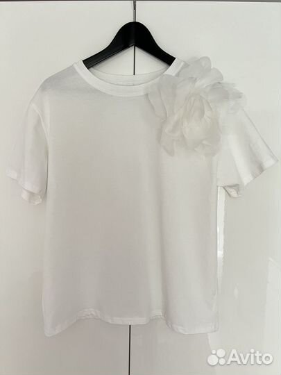 Футболка с цветком