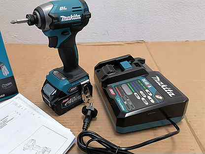 Винтовёрт Makita XGT TD003GZ 40V (1 x 2.5Ah, зу)