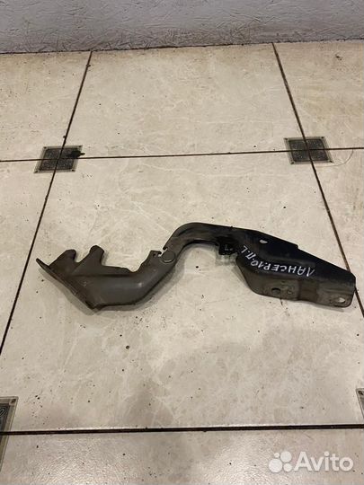 Петля капота левая Mitsubishi Lancer 10