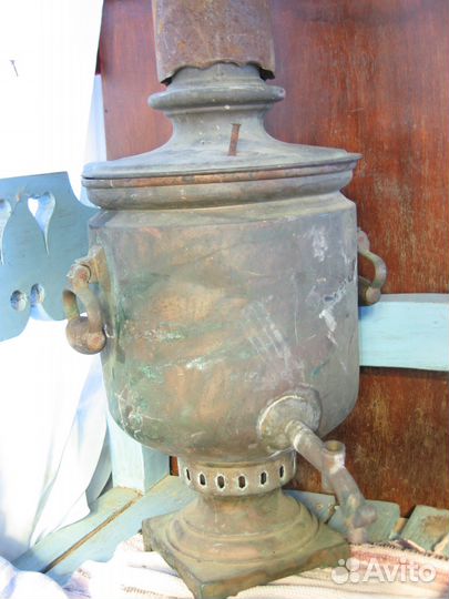 Два старых раритетных самовара