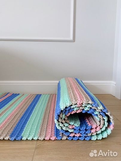 Коврик вязаный