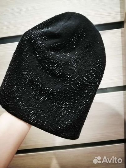 Шапка женская со стразами