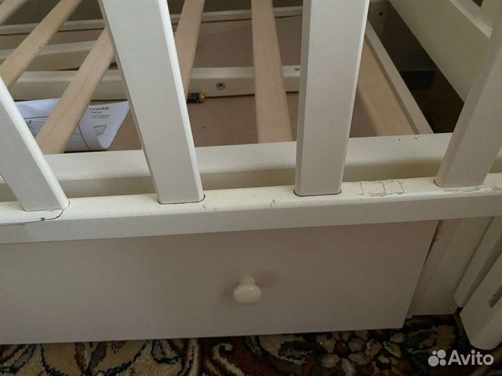 Детская кроватка с универсальным маятником