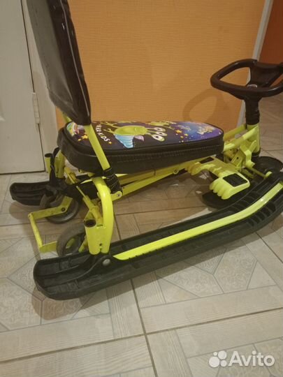 Детский снегокат с колесами