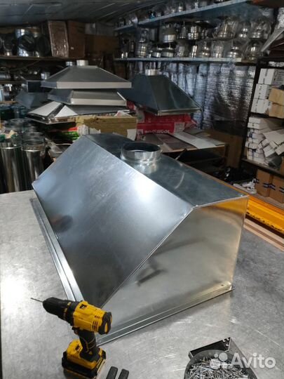 Вытяжной зонт с жирауловителем