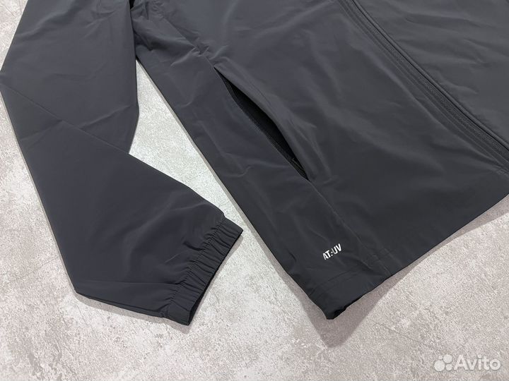 Беговая ветровка Li-Ning windbreaker