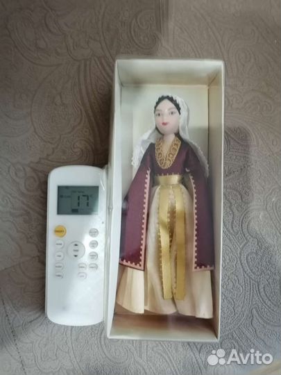 Кукла фарфор