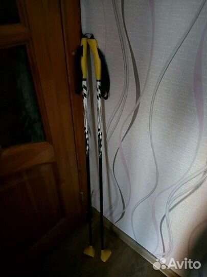 Лыжи деревянные и лыжные палки