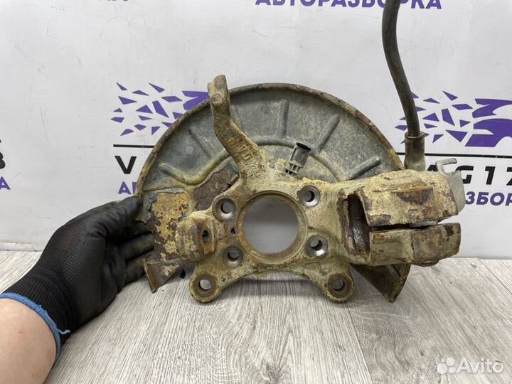 Кулак поворотный передний левый Skoda Superb scout