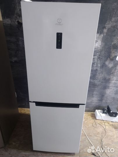 Холодильник бу indesit no frost