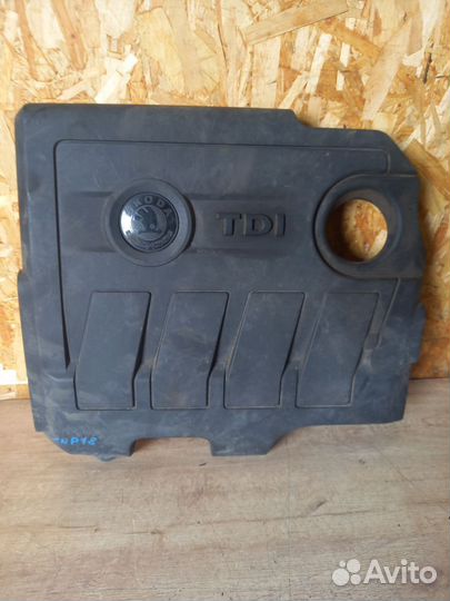 Декоративная накладка двигателя Skoda Octavia А5