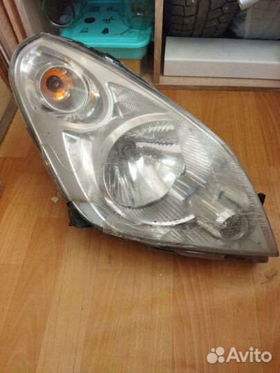 Фара правая Suzuki Splash