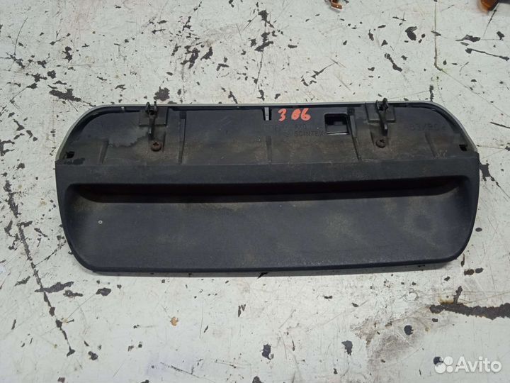 Дополнительный стоп сигнал Peugeot 306 Пежо 306