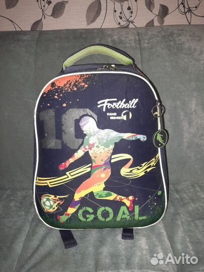 Ранец школьный для мальчика в отличном состояние