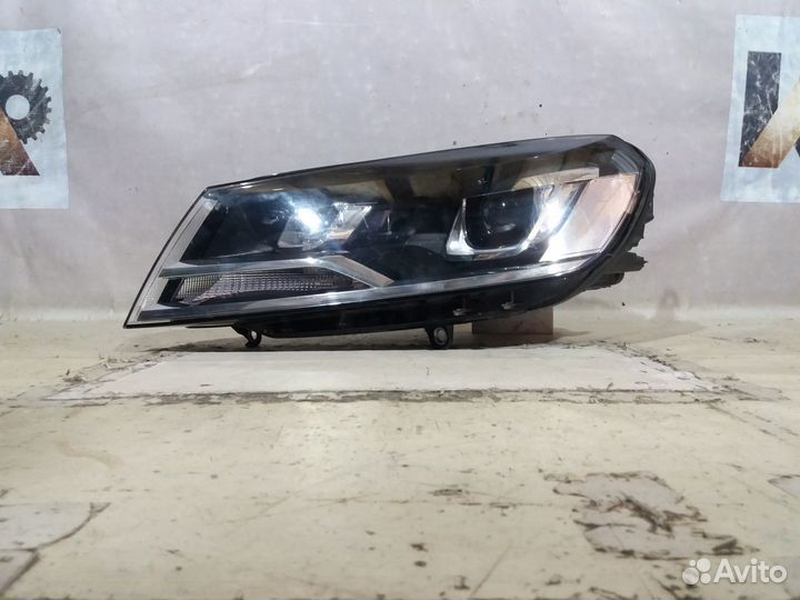 Volkswagen Touareg 15- Фара Левая 19300