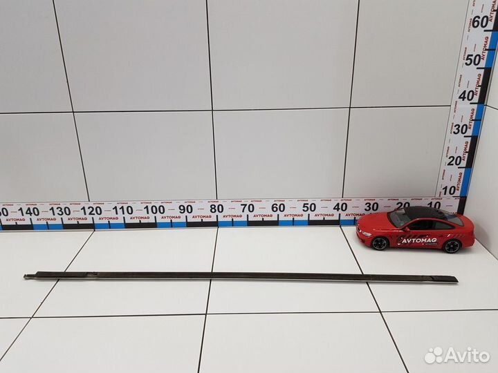 Молдинг двери верхний передний левый