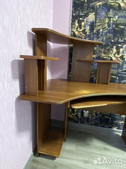 Угловой компьютерный стол