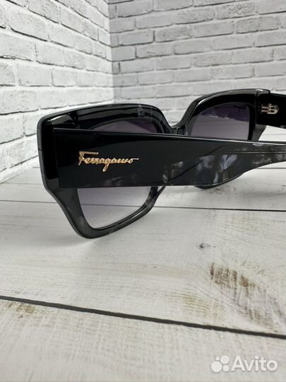 Очки Salvatore Ferragamo SF1060
