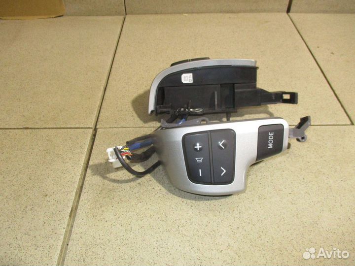 Кнопки в руль Toyota Land Cruiser 200