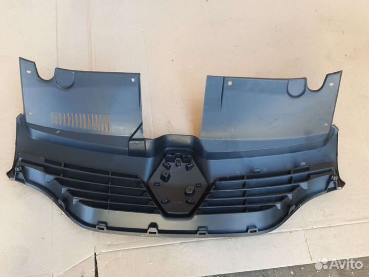 Решетка радиатора Renault Logan 2