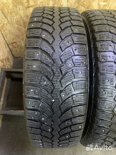 Bridgestone Blizzak Spike-01 205/70 R15 96T