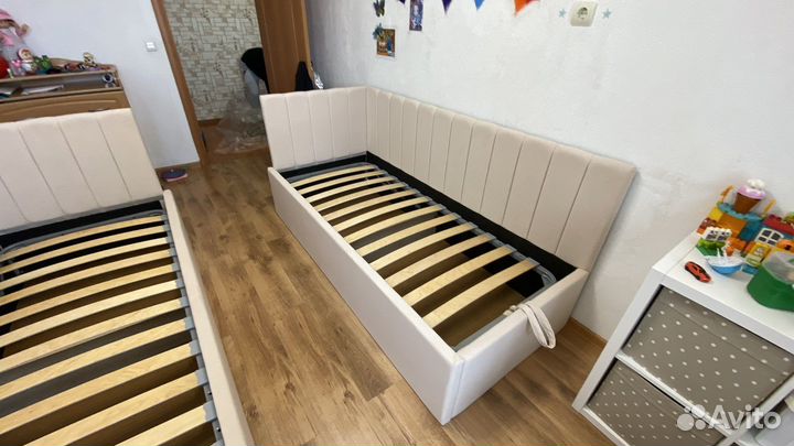 Кровать с мягкими спинками для подростка, ребенка