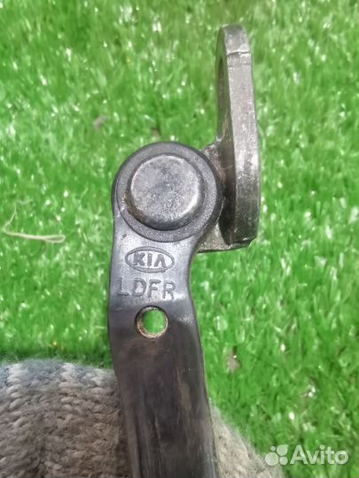 Ограничитель двери kia cerato 1