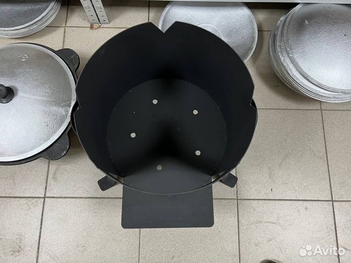 Казан с печью шумовка и специи