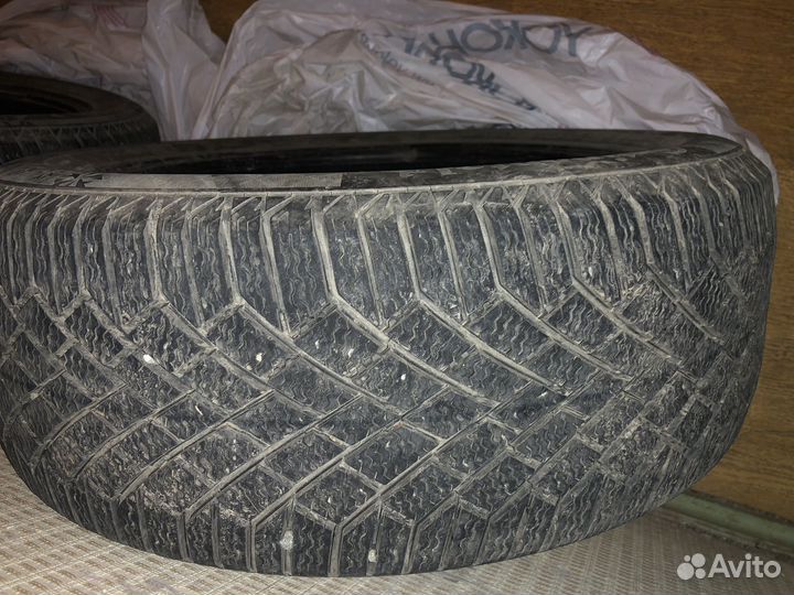 Continental ContiVikingContact 7 215/55 R17