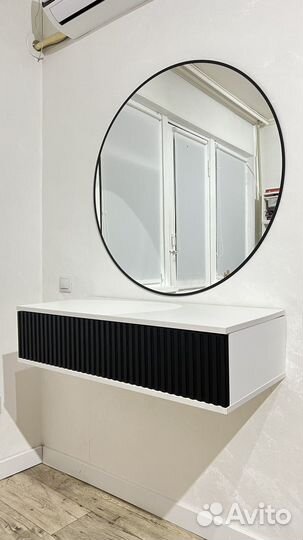 Зеркало и консоль туалетный столик