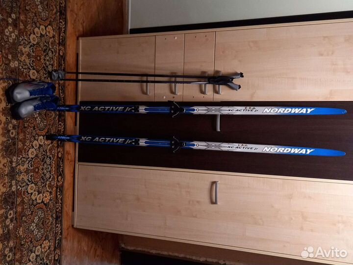 Лыжи детские с палками и ботинками