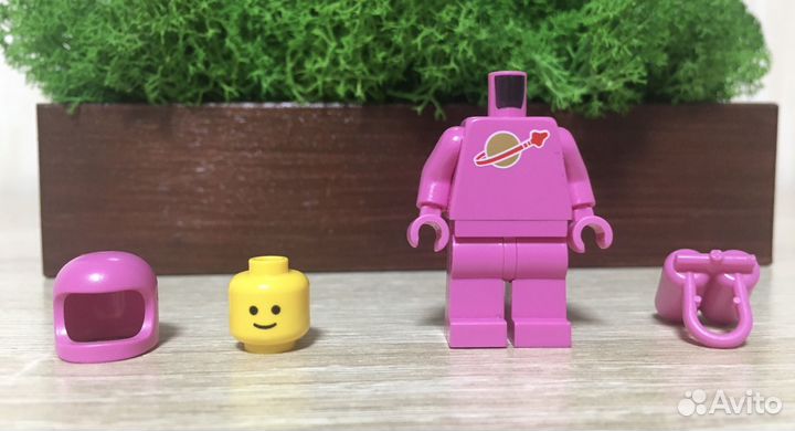 Lego minifigures Pink Astronaut